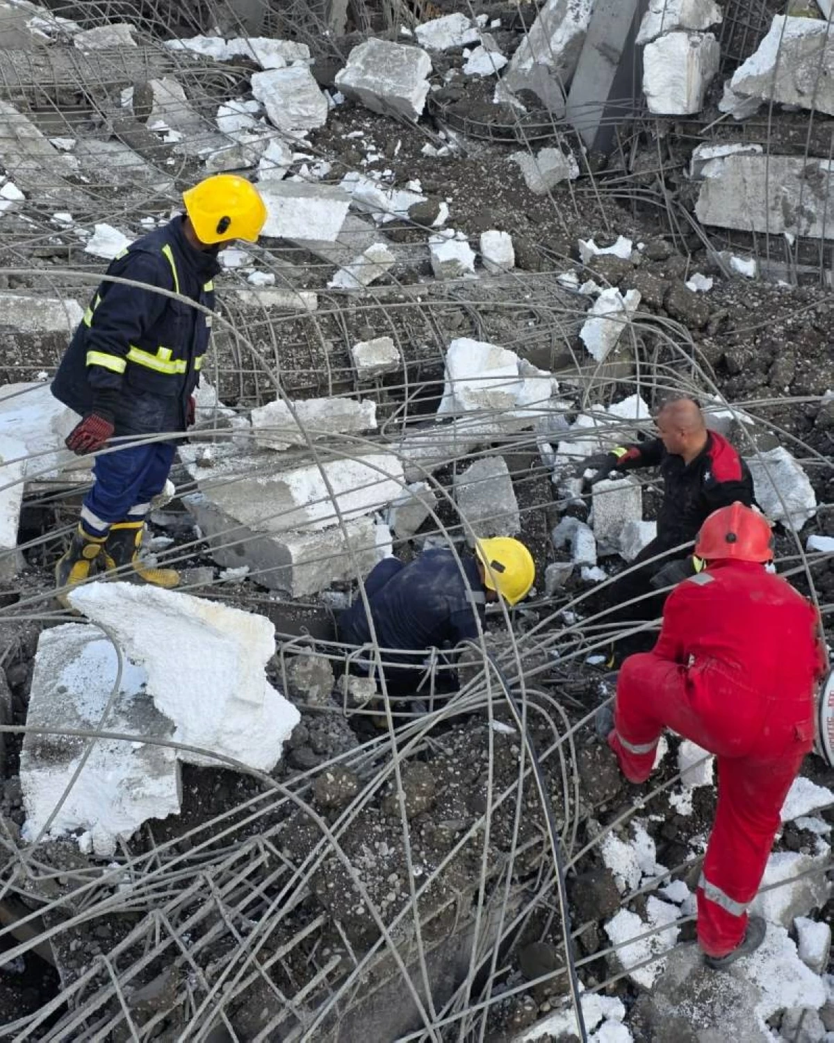 جانب من عمليات الإنقاذ ((الخليج))