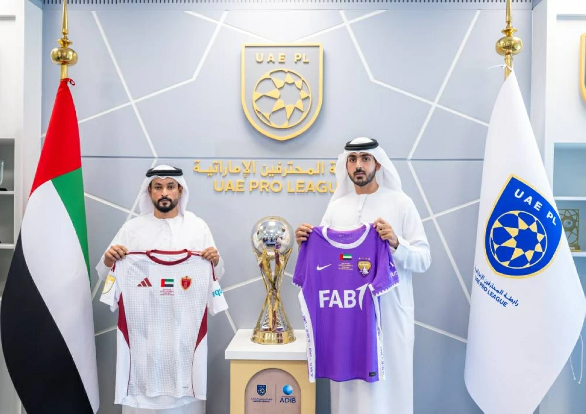 العين يرتدي اللون البنفسجي الكامل والوحدة يلعب باللون الأبيض
