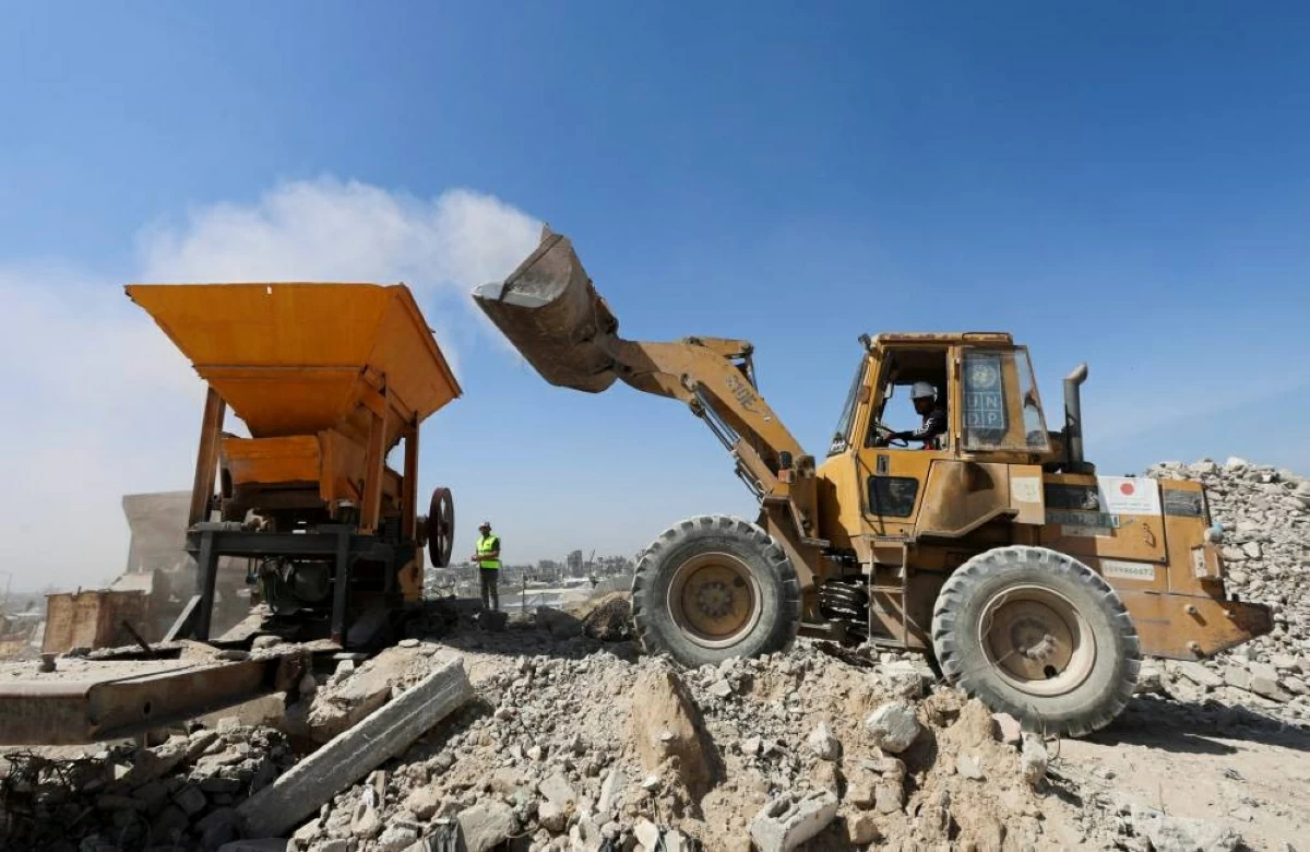 مشروع بقيادة أممية يعيد تدوير الأنقاض في قطاع غزة #صحيفة_الخليج 