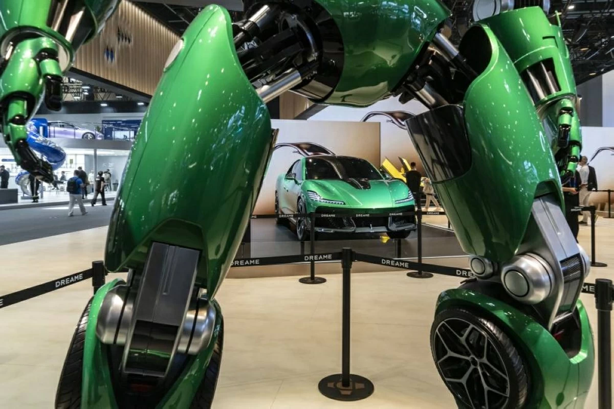سيارة دريم نيبولا نيكست 01 إكس الكهربائية الرياضية متعددة الاستخدامات في معرض بكين 2026. 