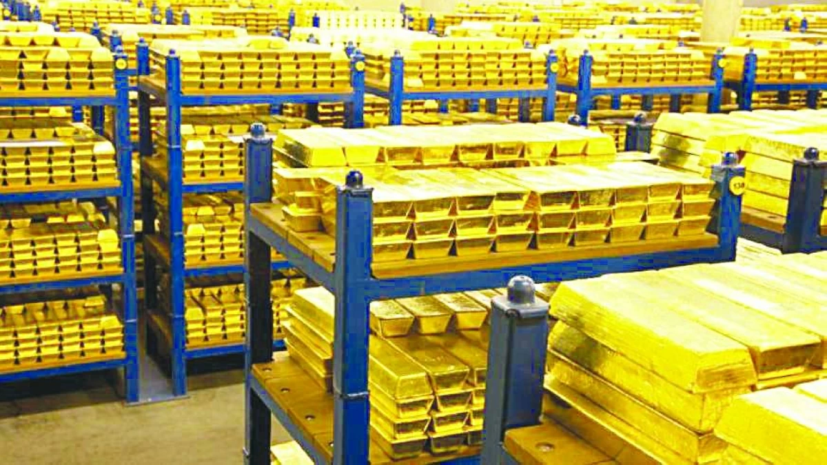 الذهب يفقد 100 دولار قبيل اجتماعات البنوك المركزية