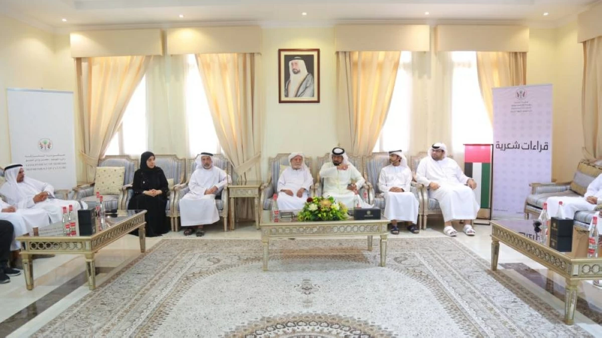 والي المنطقة والزعابي والشاعر خلال الجلسة