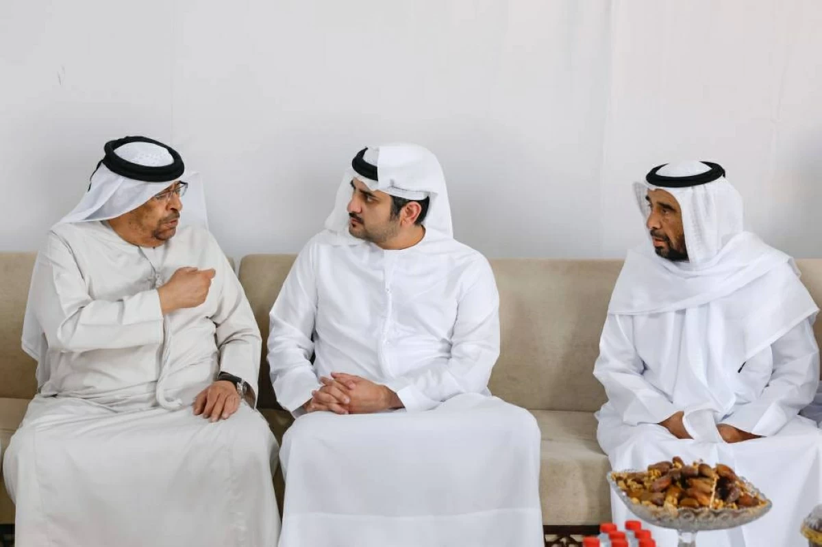 مكتوم بن محمد يعزي في وفاة مطر خلفان المزروعي