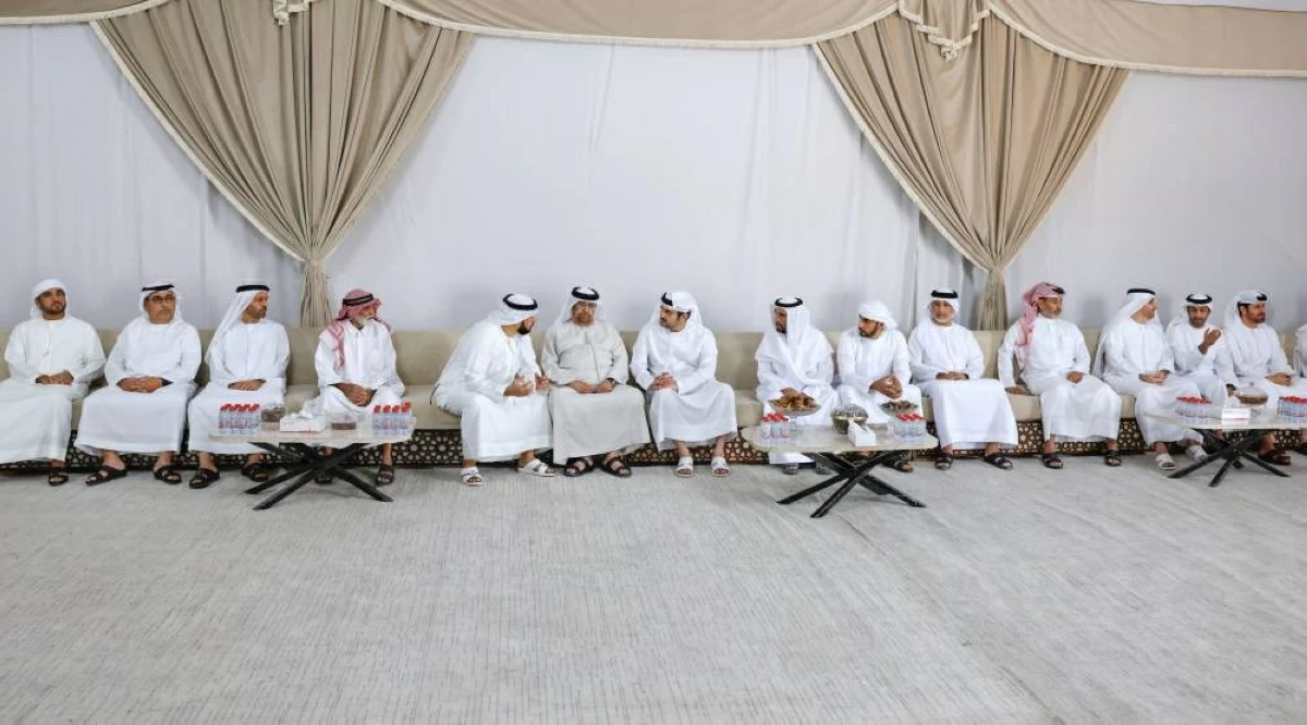 مكتوم بن محمد يعزي في وفاة مطر خلفان المزروعي