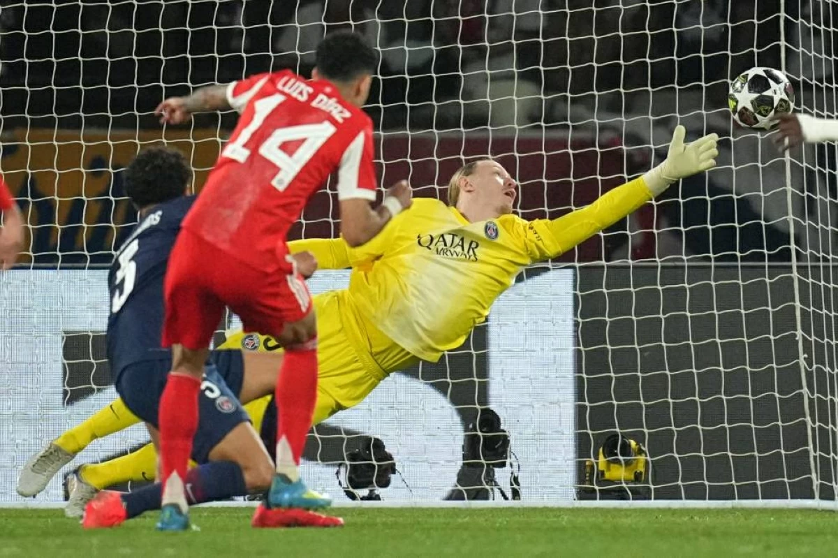 لويس دياز يسدد على مرمى سان جيرمان