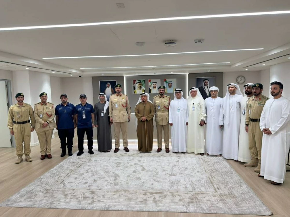 الفريق ضاحي خلفان يتفقد أمن مطارات دبي