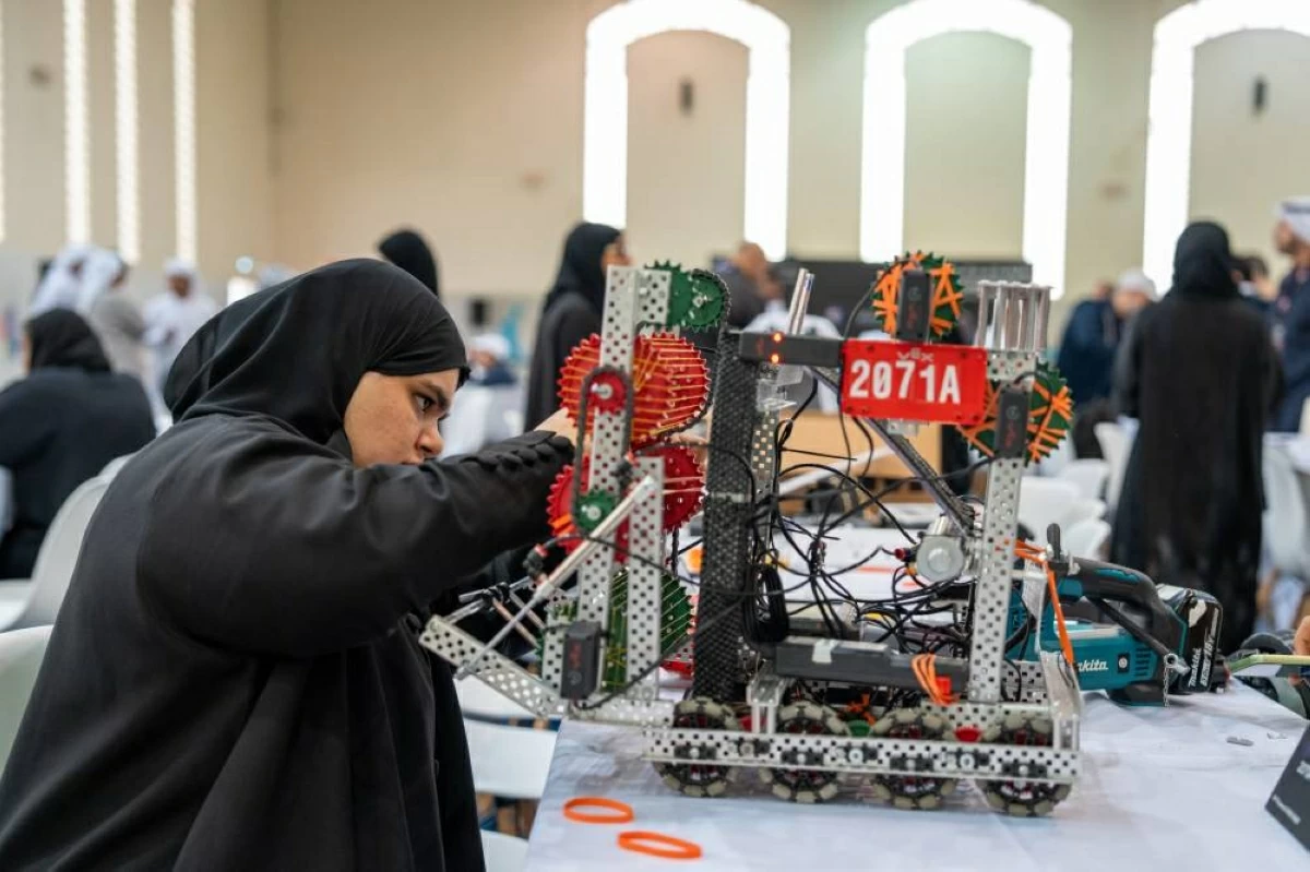 «سجايا فتيات الشارقة»  تعزّز الإبداع والمهارات المستقبلية