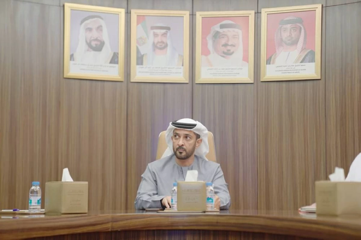 عبدالعزيز بن حميد خلال الاجتماع
