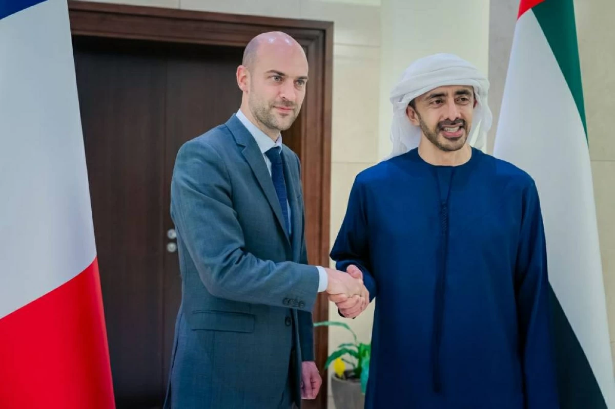 عبدالله بن زايد ووزير الخارجية الفرنسي يبحثان الاعتداءات الإيرانية الإرهابية