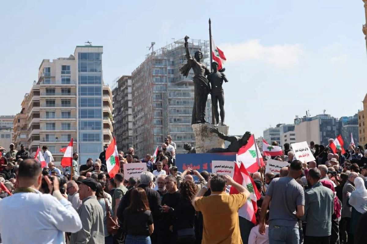 نازحون من جنوب لبنان يتظاهرون وسط بيروت احتجاجاً على هدم إسرائيل لقراهم
(ا ف ب)
