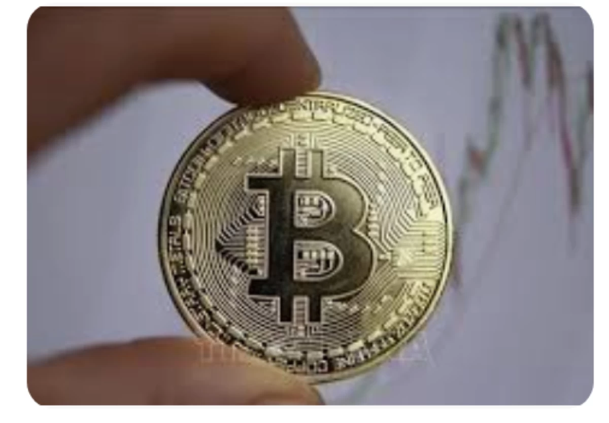 البيتكوين تتجاوز 77 ألف دولار