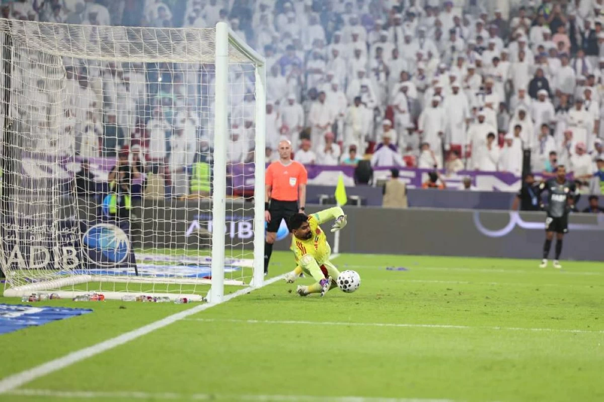 «العنابي».. بطل بقفاز حارس وقرار جريء لمهاجم
