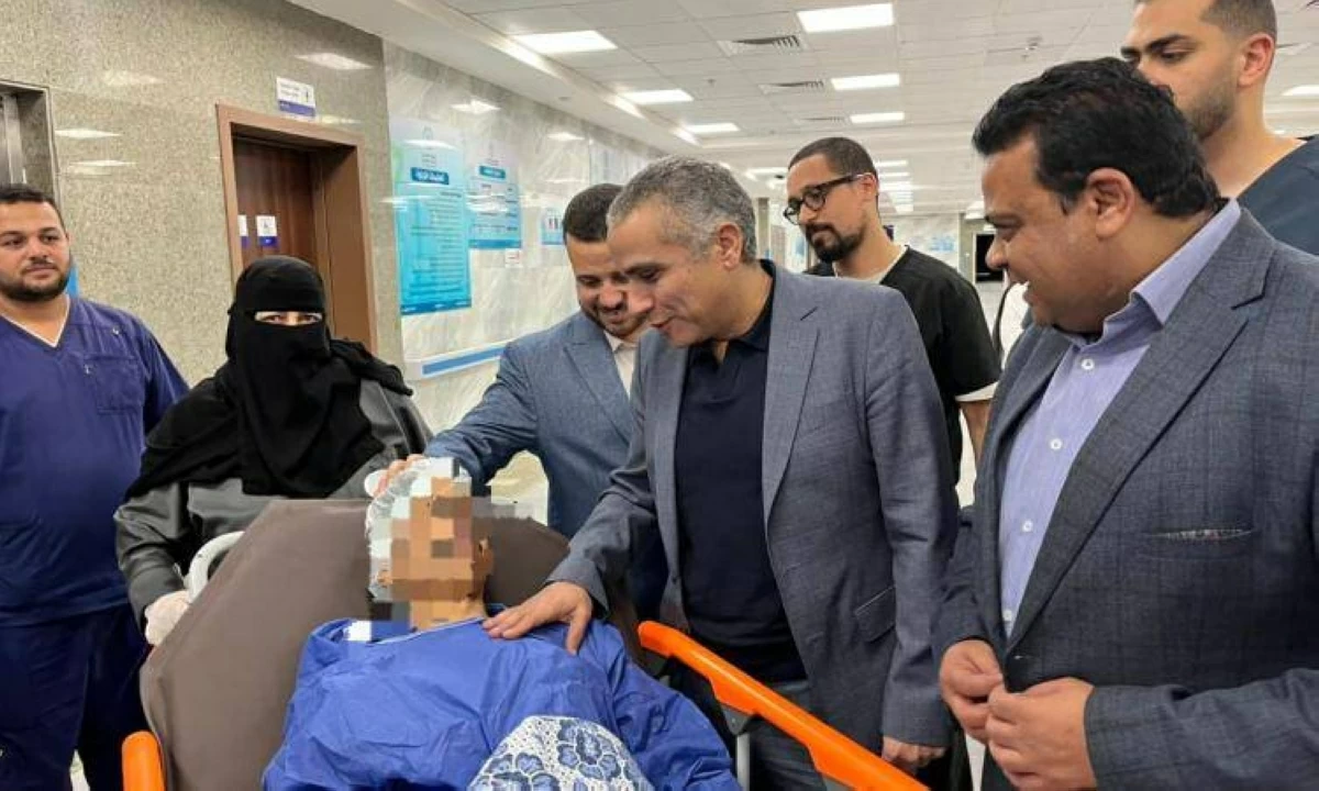 فريق مصري يرمم الصمام الميترالي بالقسطرة