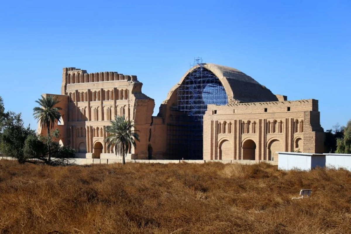 دراسة مقترح إيطالي لإنقاذ «طاق كسرى» ببغداد