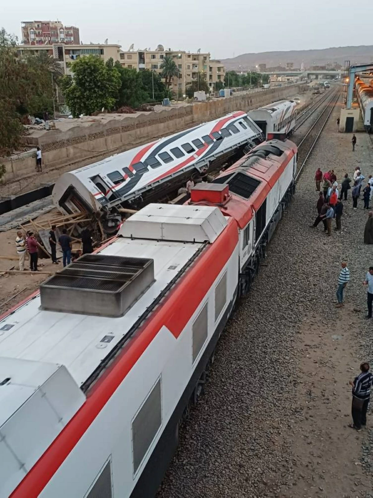 إصابة 3 أشخاص بعد انقلاب عربة قطار في مصر