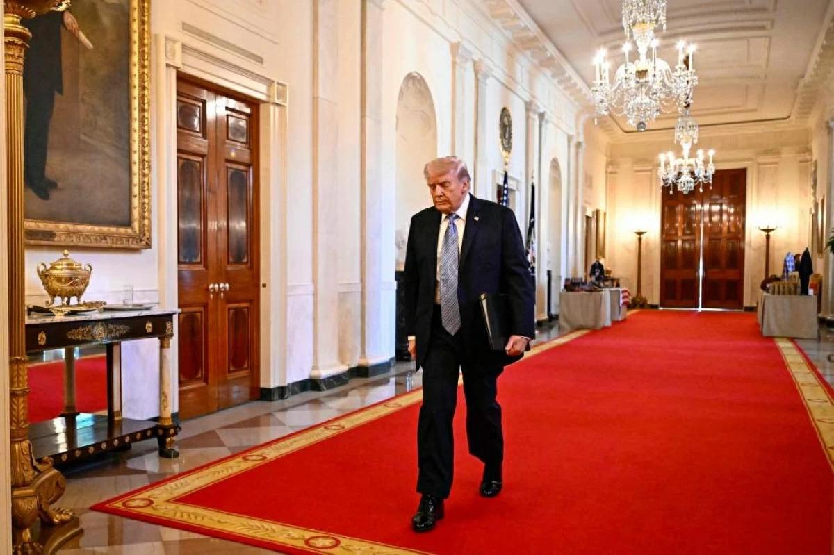 ترامب يغادر بعد مشاركته في قمة الشركات الصغيرة في البيت الأبيض  (أ ف ب)