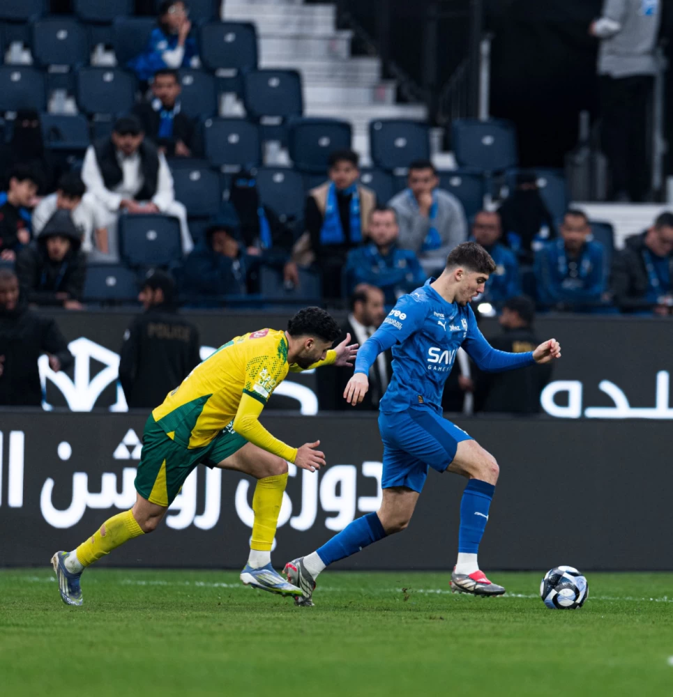الهلال يهزم الخليج 2-0 ويشعل المنافسة على لقب دوري روشن