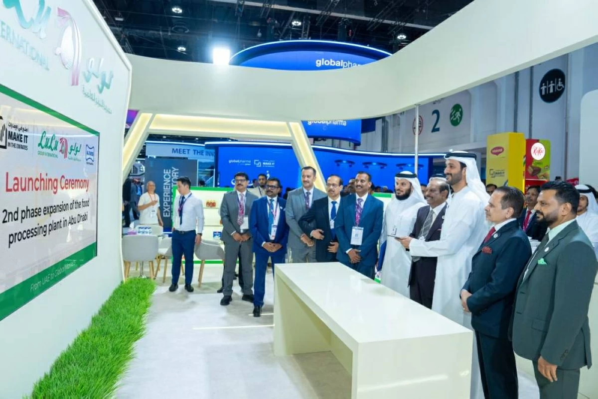 عبدالله بن طوق خلال الإعلان عن المرحلة الثانية من المصنع