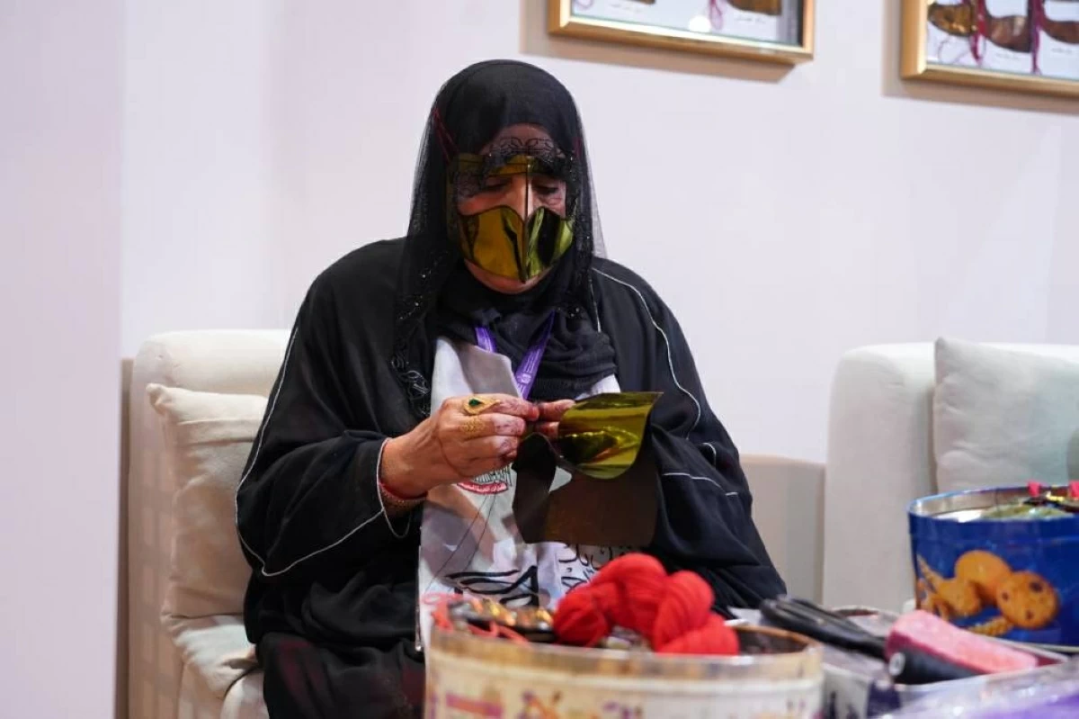 «سياحة عجمان» تعزز حضور الحِرف الإماراتية