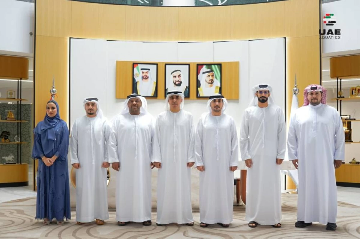 عبدالله الوهيبي يتوسط مجلس إدارة اتحاد الرياضات المائية