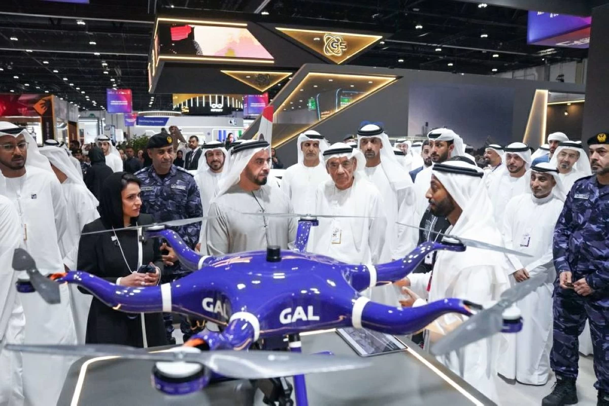 سيف بن زايد يزور «اصنع في الإمارات 2026»