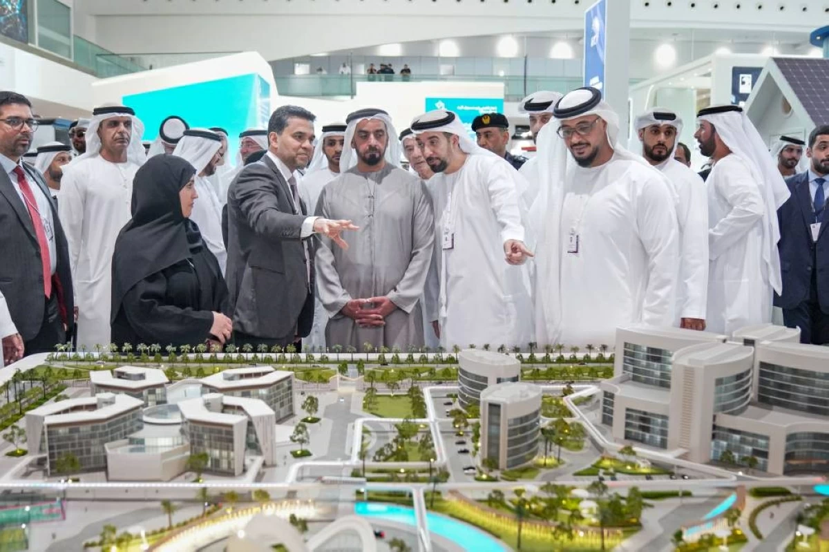 سيف بن زايد يزور «اصنع في الإمارات 2026»