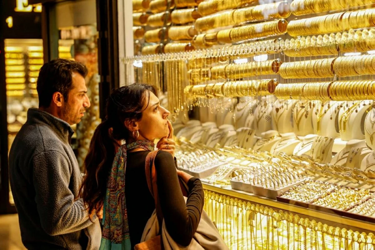 الذهب يقفز 2% بفضل آمال السلام في الشرق الأوسط