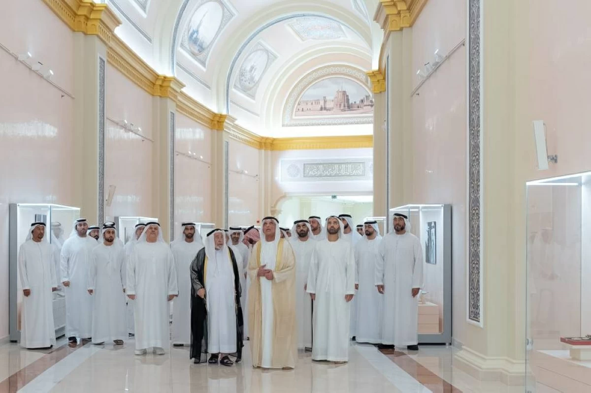 حاكم الشارقة يستقبل سعود بن صقر