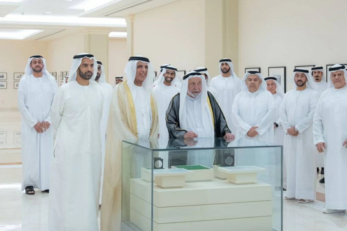 حاكم الشارقة يستقبل سعود بن صقر