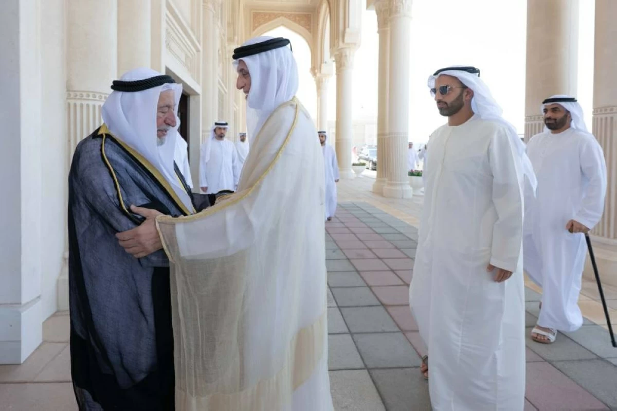 حاكم الشارقة يستقبل سعود بن صقر