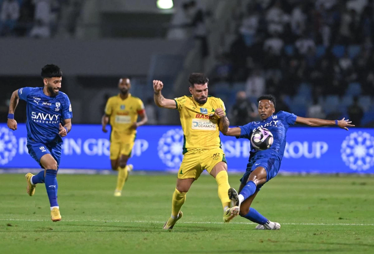 خطأ بيدرو يُسقط الخليج أمام الهلال.. و«الأزرق» يقترب من الصدارة