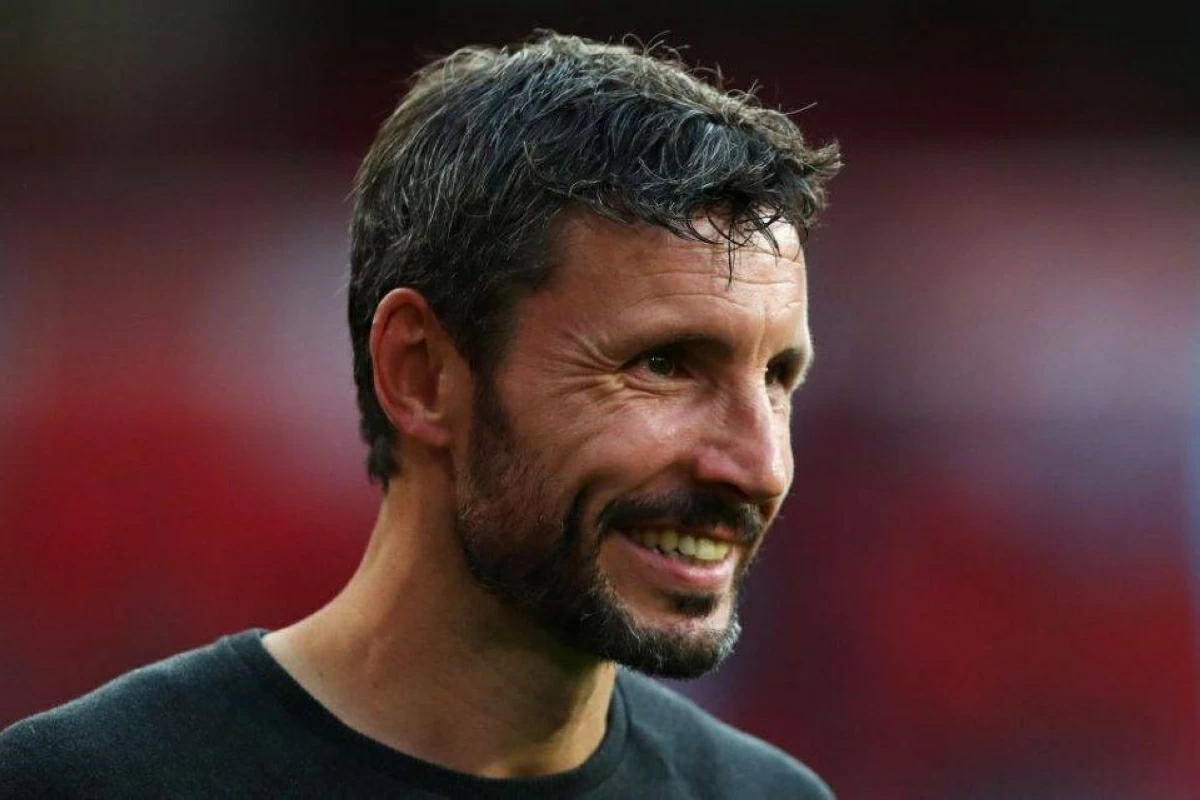 من هو مارك فان بوميل؟ نجم برشلونة السابق المرشح لتدريب الأهلي المصري