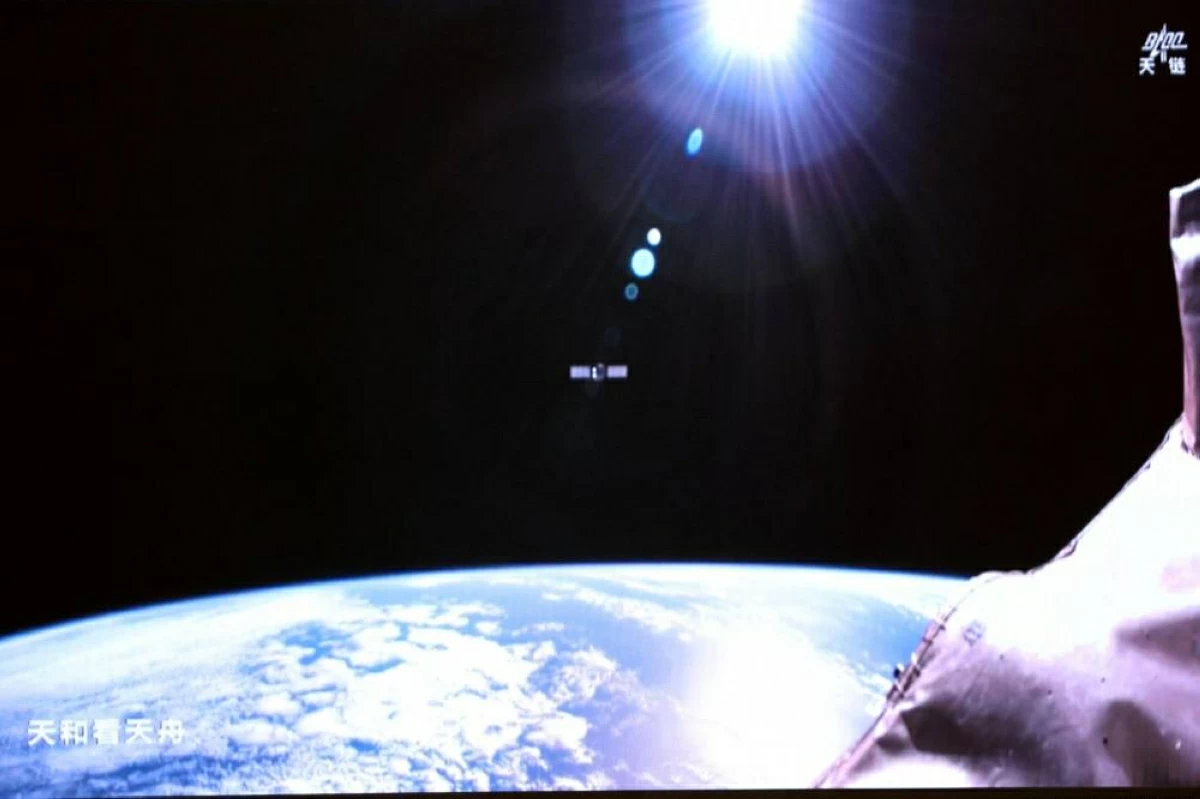 لحظة إنفصال مركبة الشحن الصينية تيانتشو-9 من المحطة الصينية «تيانقونغ»
