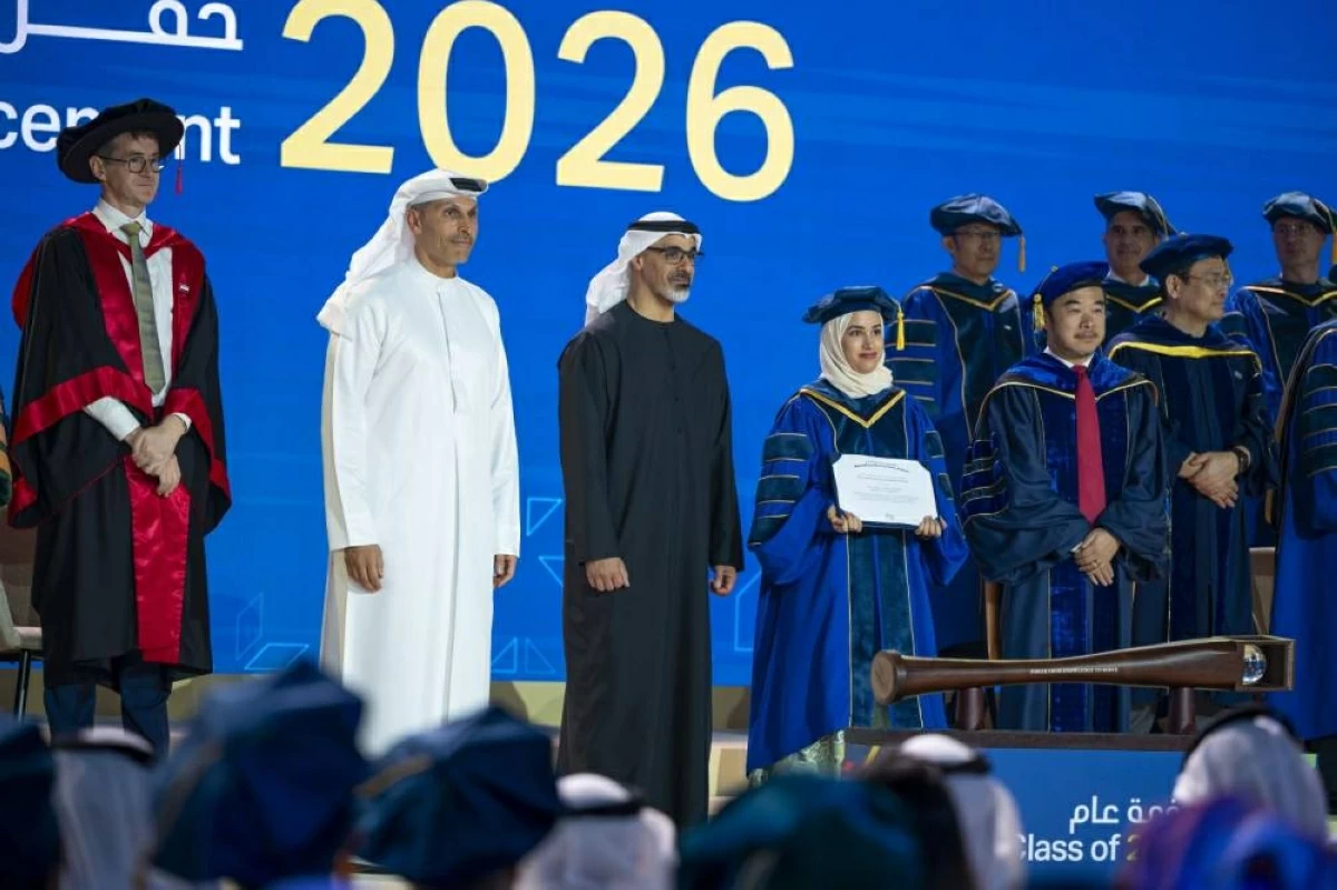 خالد بن محمد يشهد تخريج دفعة من جامعة محمد بن زايد للذكاء الاصطناعي (فيديو)