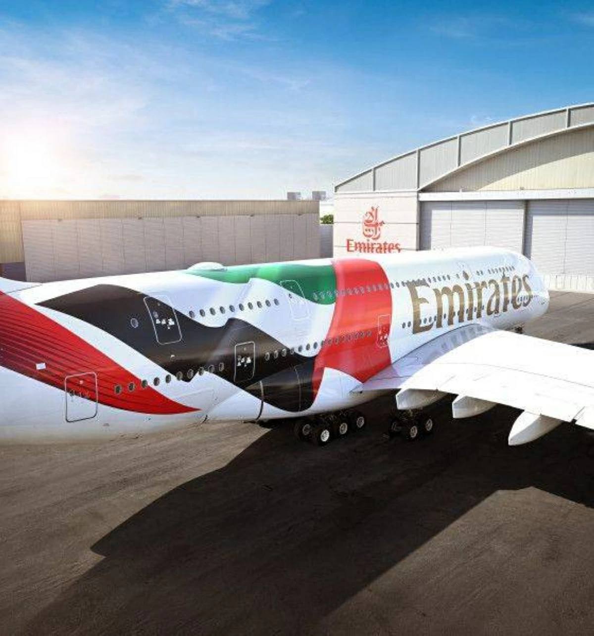 «طيران الإمارات»: علم الدولة يكسو«A380» بتصميم فريد