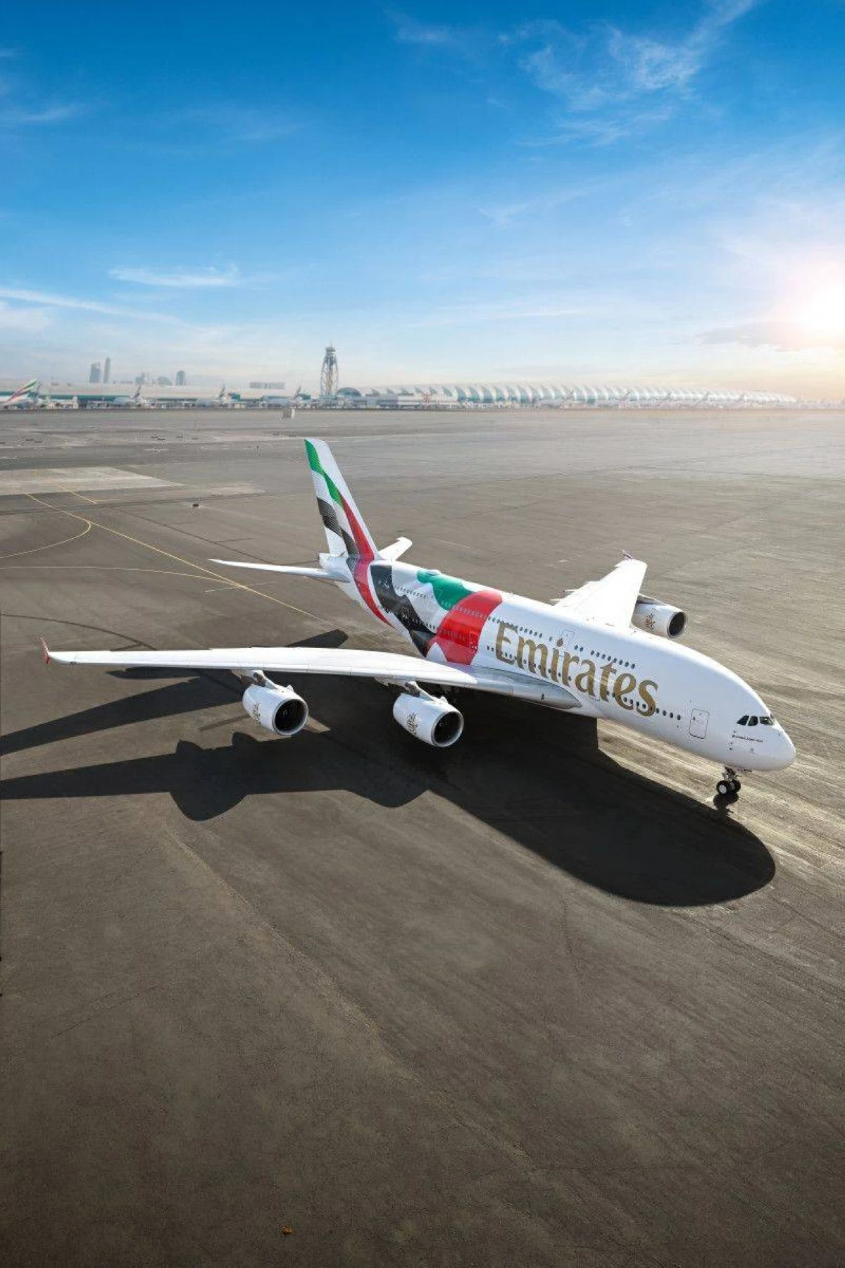«طيران الإمارات»: علم الدولة يكسو«A380» بتصميم فريد