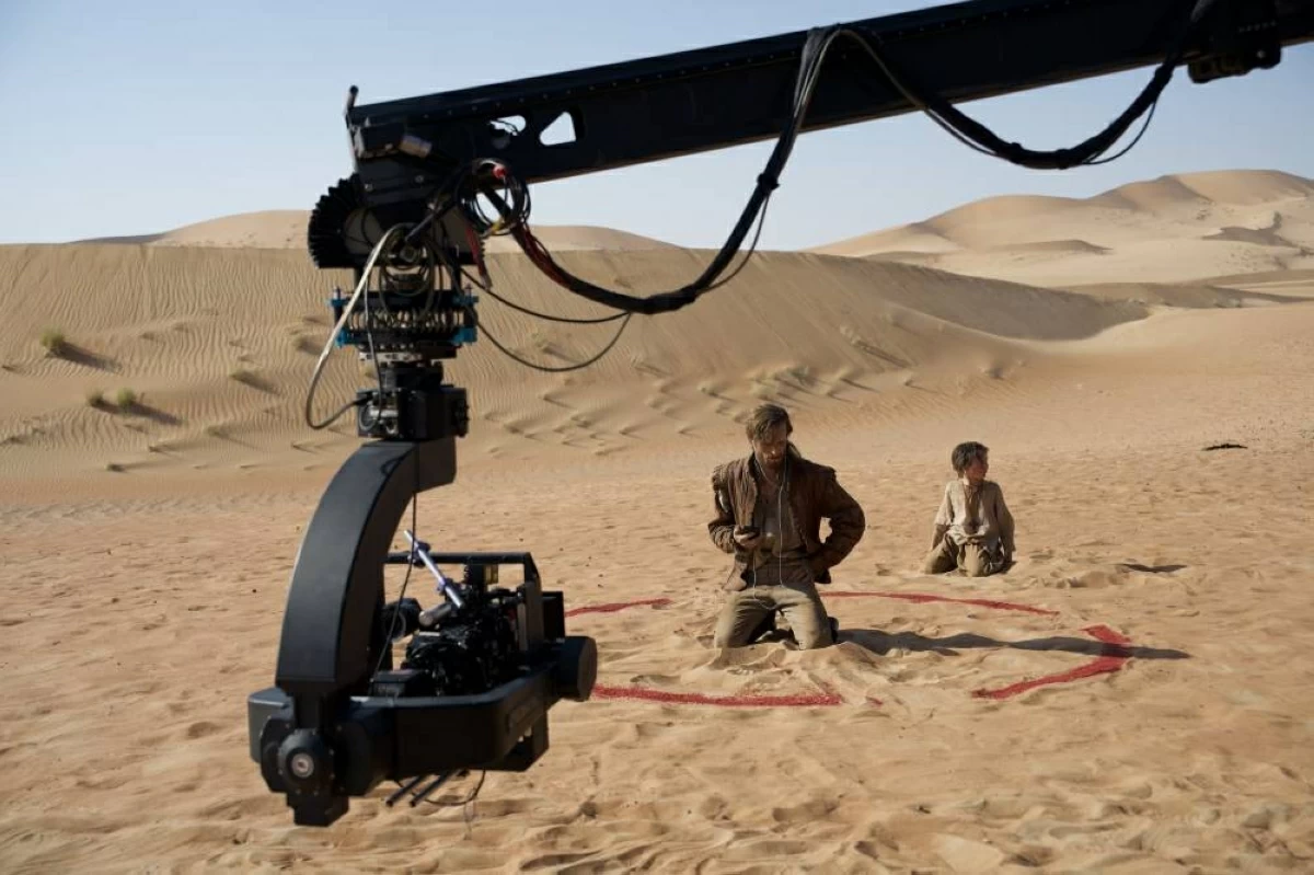 أثناء تصوير أحد مشاهد الفيلم في صحراء العين