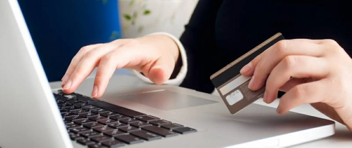 مقامرات عبر الإنترنت توقع بـ321 أجنبياً في إندونيسيا
