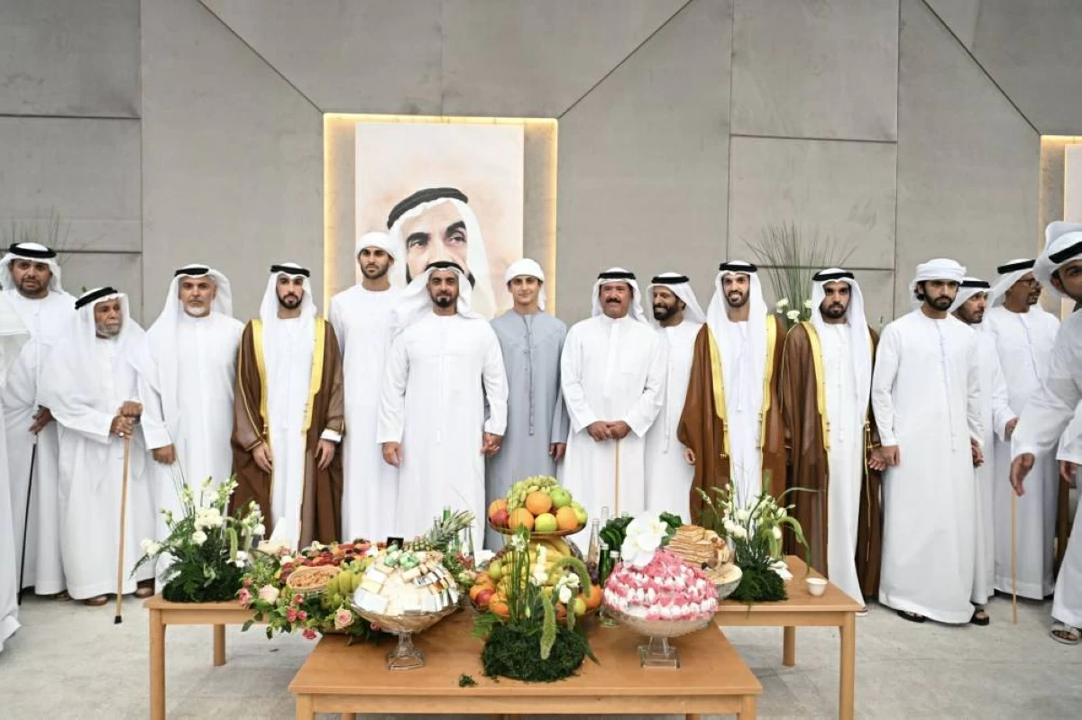 سيف بن زايد يحضر أفراح الشريفي والعامري والمزروعي بالعين