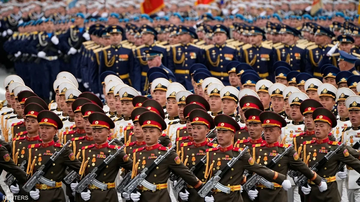 بوتين يشكر قائدهم.. جنود من كوريا الشمالية في عرض عسكري روسي