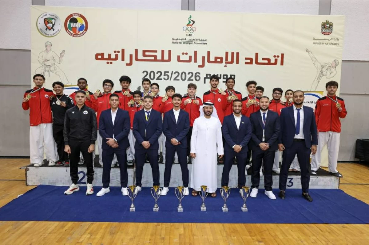 الهاجري يتوسط أبطال الكاراتيه