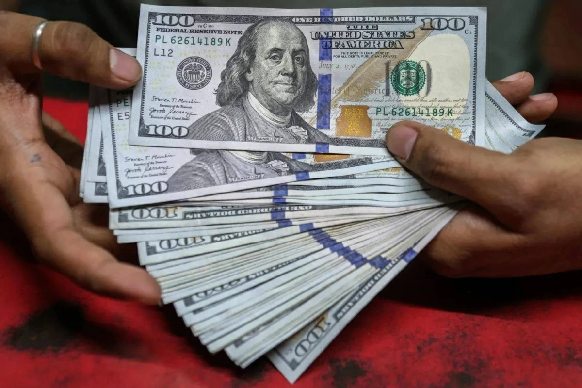 عصابة الدولار المصبوغ في قبضة الشرطة
