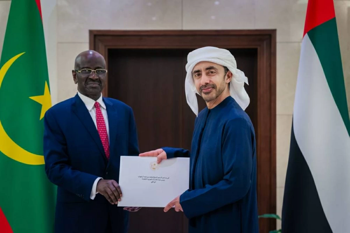 محمد بن زايد يتلقى رسالة خطية من رئيس موريتانيا تسلمها عبدالله بن زايد