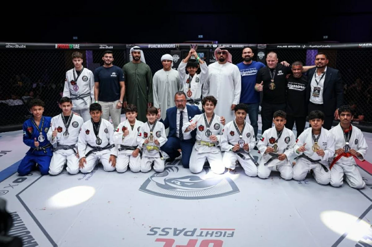 زايد بن طحنون بن زايد مع أبطال «بالمز تيم 777»