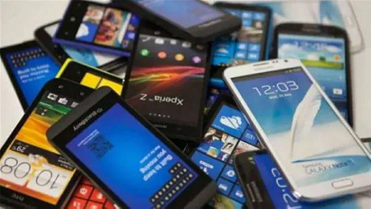 آيفون داخل صفائح الزبدة.. كشف شبكة تهريب هواتف عبر شحنات غذائية بمصر