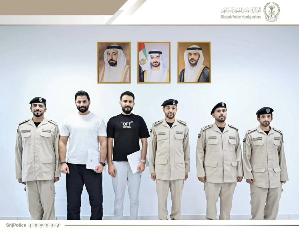 الشارقة.. شخصان ينقذان سائقاً بعد تدهور مركبته وسقوطها في البحر