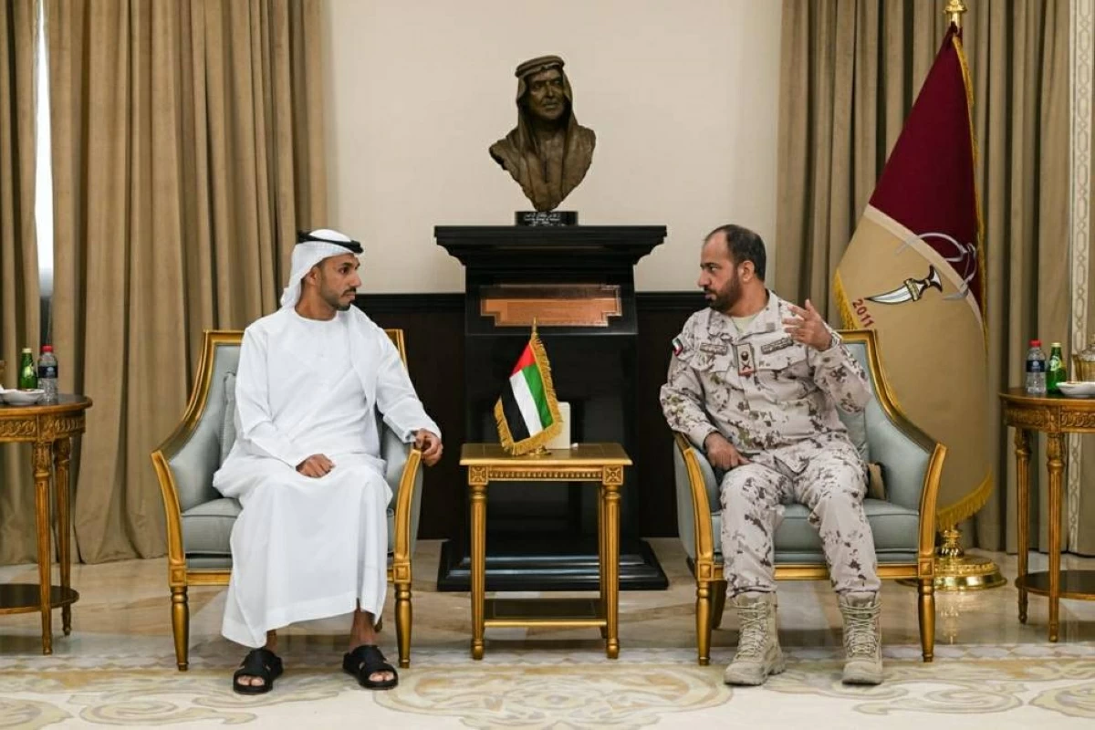 علي الكعبي خلال استقبال محمد الظاهري