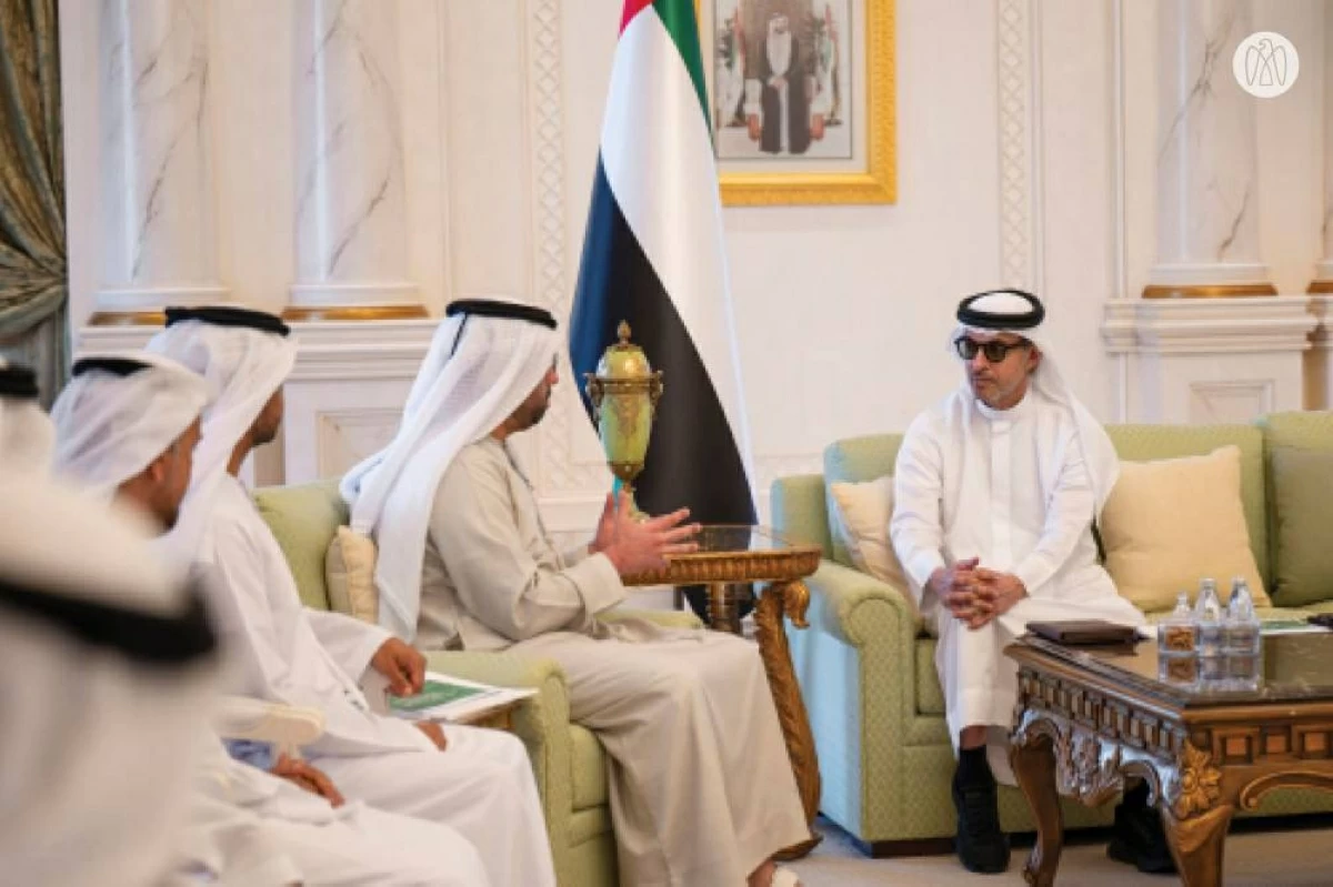 هزاع بن زايد يطّلع على خطط تطوير قطاعَي الطاقة والمياه في العين #صحيفة_الخليج 