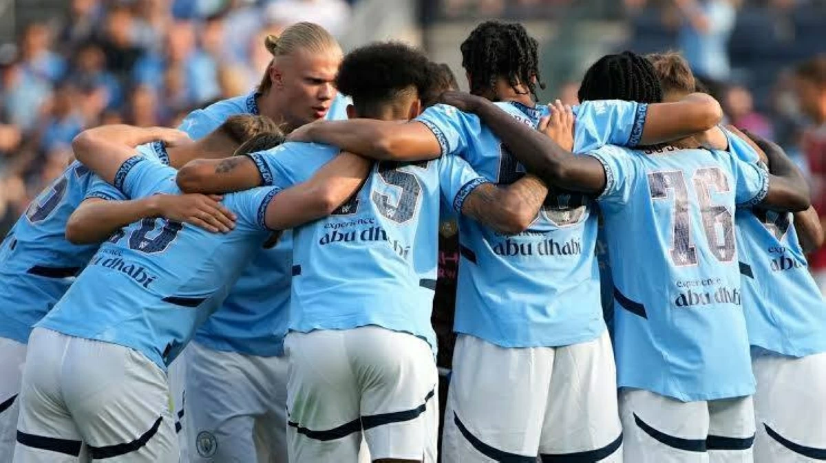 يلعب مانشستر سيتي اللقاء وهو في سباق قوي على صدارة الدوري الإنجليزي
