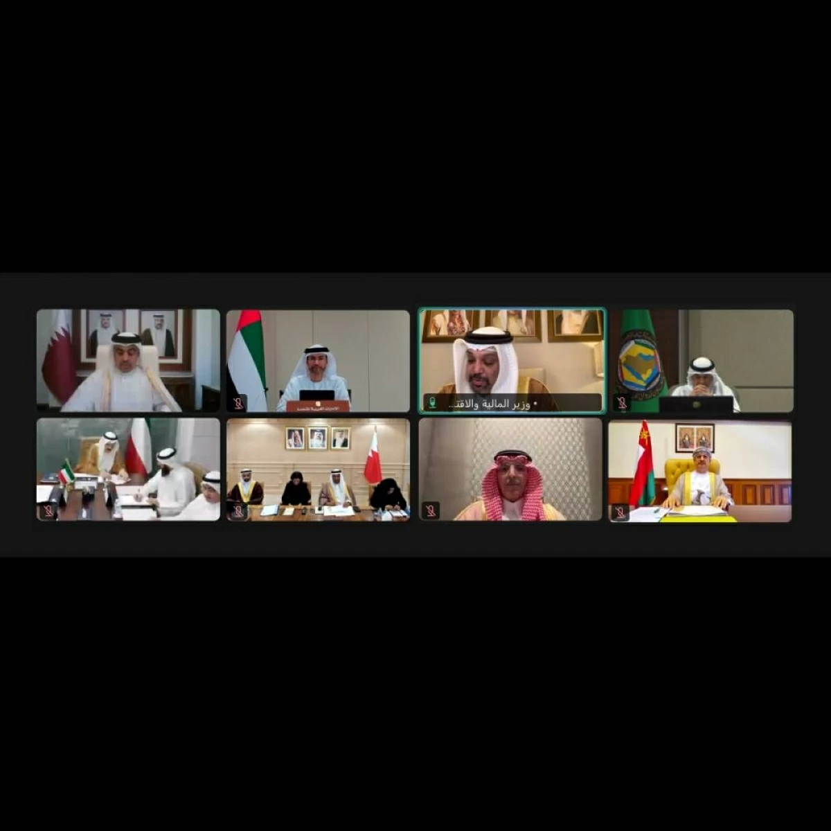 جانب من الاجتماع بمشاركة محمد الحسيني
